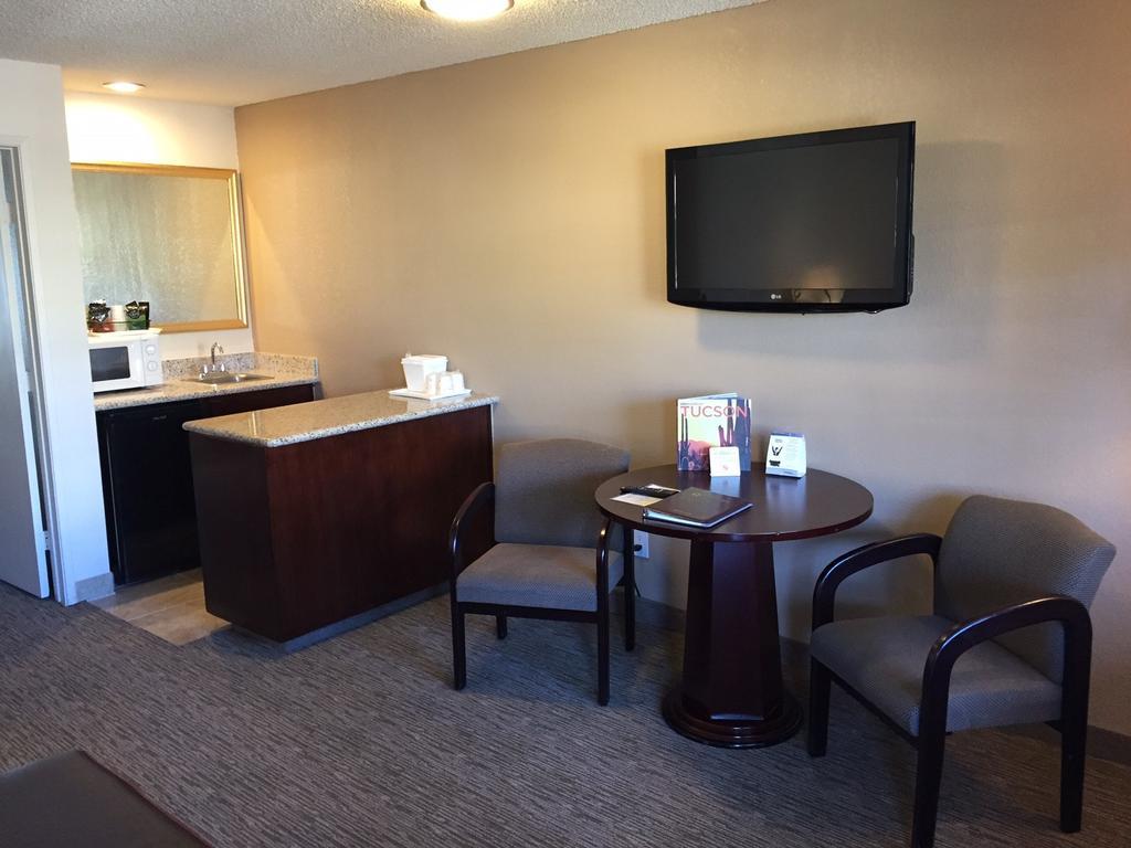 Ramada Tucson East Hotel Exterior photo